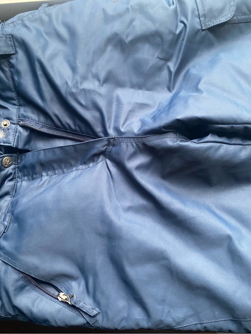 Women’s navy skiing pants